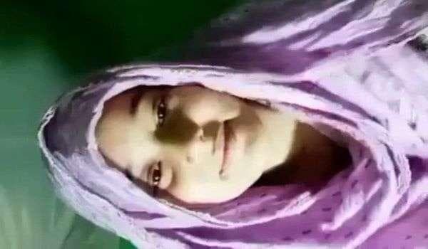 Very Sexy Bangladeshi Showing Boobs and Pussy