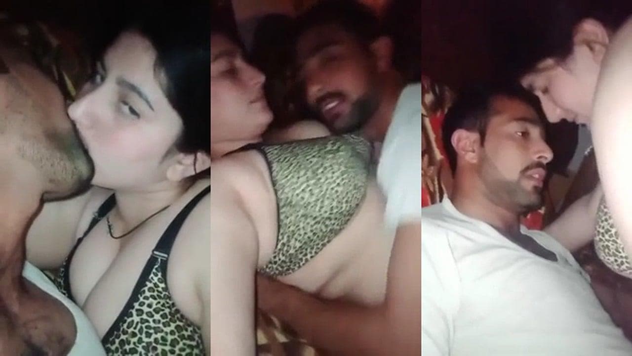 Girlfriend's Hot Missionary and Riding Fuck Session