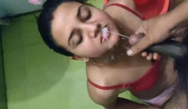 Sexy Pakistani Girl Sucking Cock